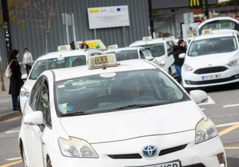 El taxi en Valencia costará tres euros en los días con más desplazamientos del año